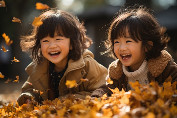 秋のお外遊び?２歳児- 久慈幼稚園 NEWS