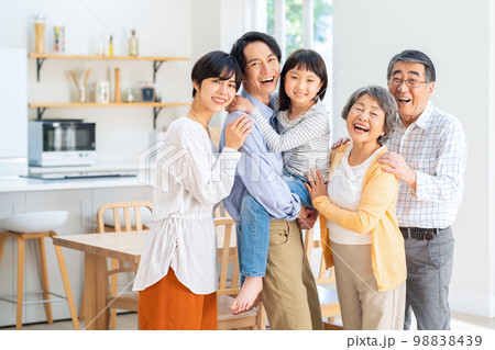 家族婚 おばあちゃん・おじいちゃん子必見！祖父母が喜ぶ結婚式とは？インフォメーション＆ブログブランシュメゾン・エ・コートダジュール