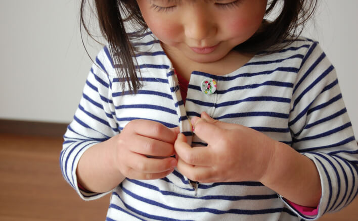 子供の着替え、何歳から自分でできる？手伝いながらコツを教える方法も医療・健康コラムファミリードクタ