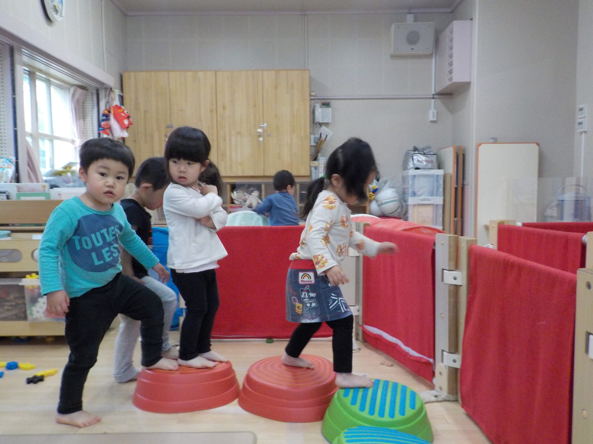 室内遊び 乳児« くるみこども園・緑波くるみこども園・若草くるみこども園 社会福祉法人幸栄会滋賀県草津市