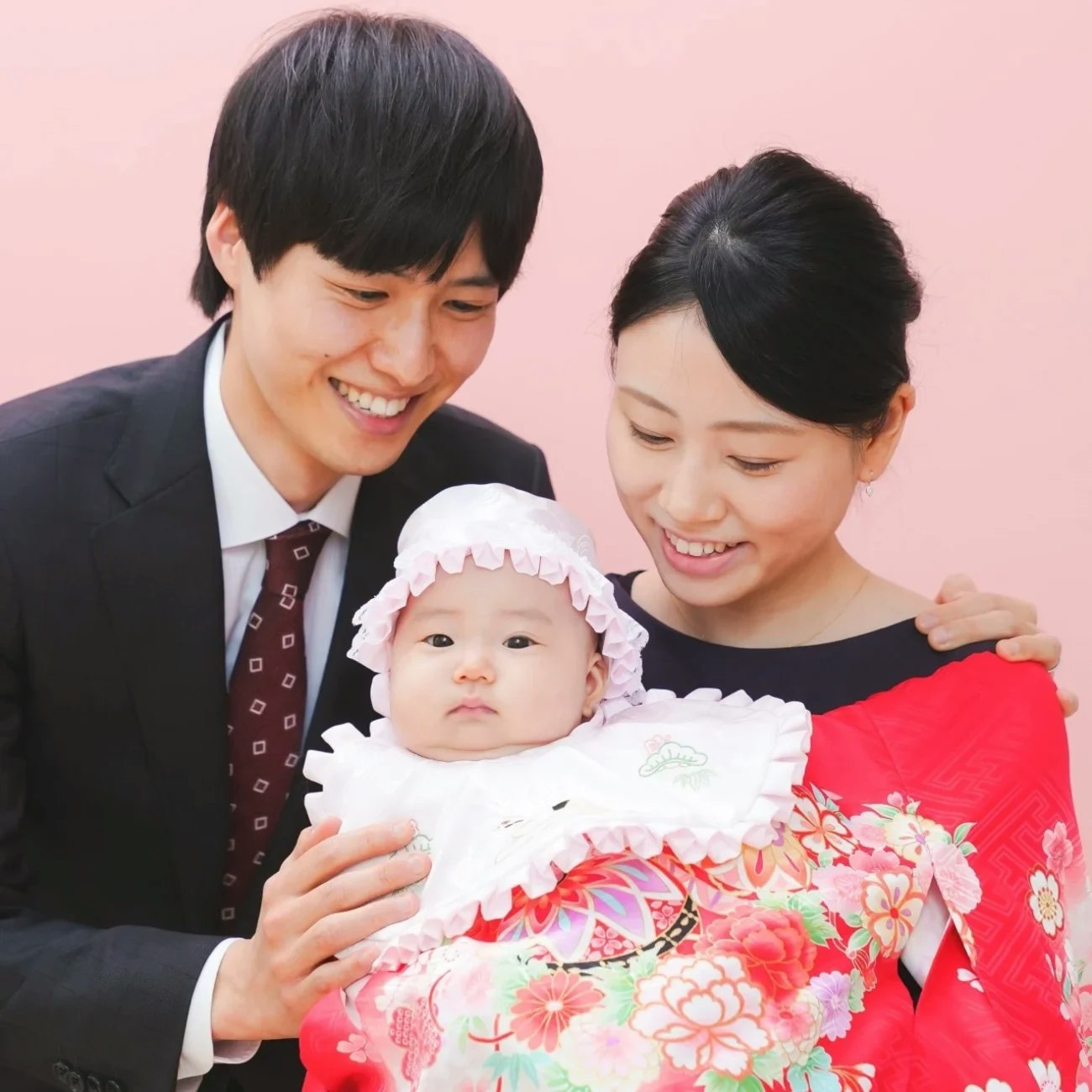 お宮参りの服装マナーは？ママ・パパ、赤ちゃん、祖父母の当日コーデSNAP集VERY