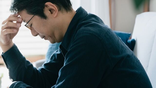 こんなはずじゃなかった退職金5,000万円貯金8,000万円 役員の椅子を捨てた60歳男性の転落。幸せな老後のはずが家族離散 、1人でインスタントラーメンをすする寂しい夜資産形成ゴールドオンライン