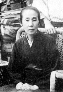 粗品の30歳元妻がタイで黒ビキニ姿披露、ネットで買った約1000円の水着からタトゥー!?チラリ - 芸能 : 日刊スポーツ