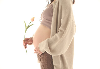 赤ちゃん連れておかえり🎶 マタニティフォトも ニューボーンフォトも 撮影スタイルおまかせいただいたので 二部作風にしてみました🥰人生初めての記念撮影 パパママとお揃いのお写真撮れて 幸せだね🤍 ご出産おめでとうございます✨ アイテム : バスケット ▪️空き状況