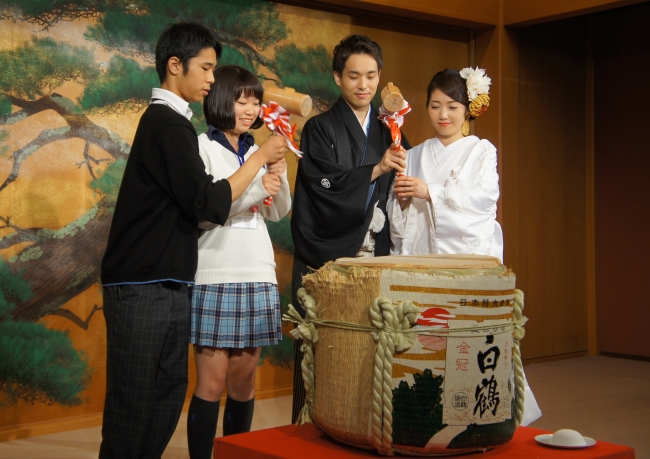 学生結婚のメリット・デメリットは？経験者の声、扶養や必要な手続きもご紹介 アットホーム 住まい・不動産のお役立ち情報＆ツール