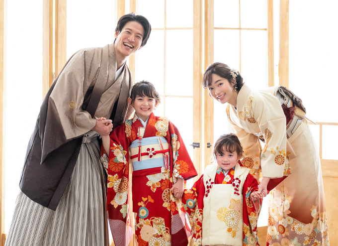 七五三 母親 フォーマル 着物ワンピース 着物バッグ 袱紗 リメイク 七歳 着物？洋服？大人は何を着ればOK？七五三詣での両親の服選びのコツスタジオキャラット七五三・お宮参り・成人式・マタニティフォトの写真撮影
