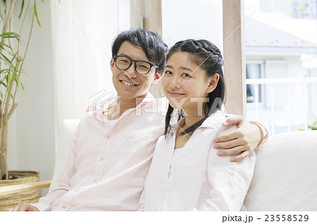 抱き寄せるイラスト特集