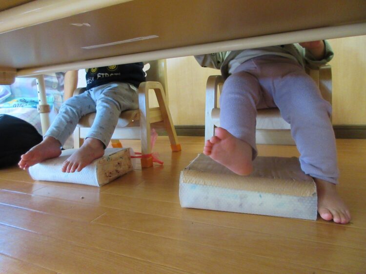 DIY 木製手作り子供椅子の足置きを修正加工。Lifeなび