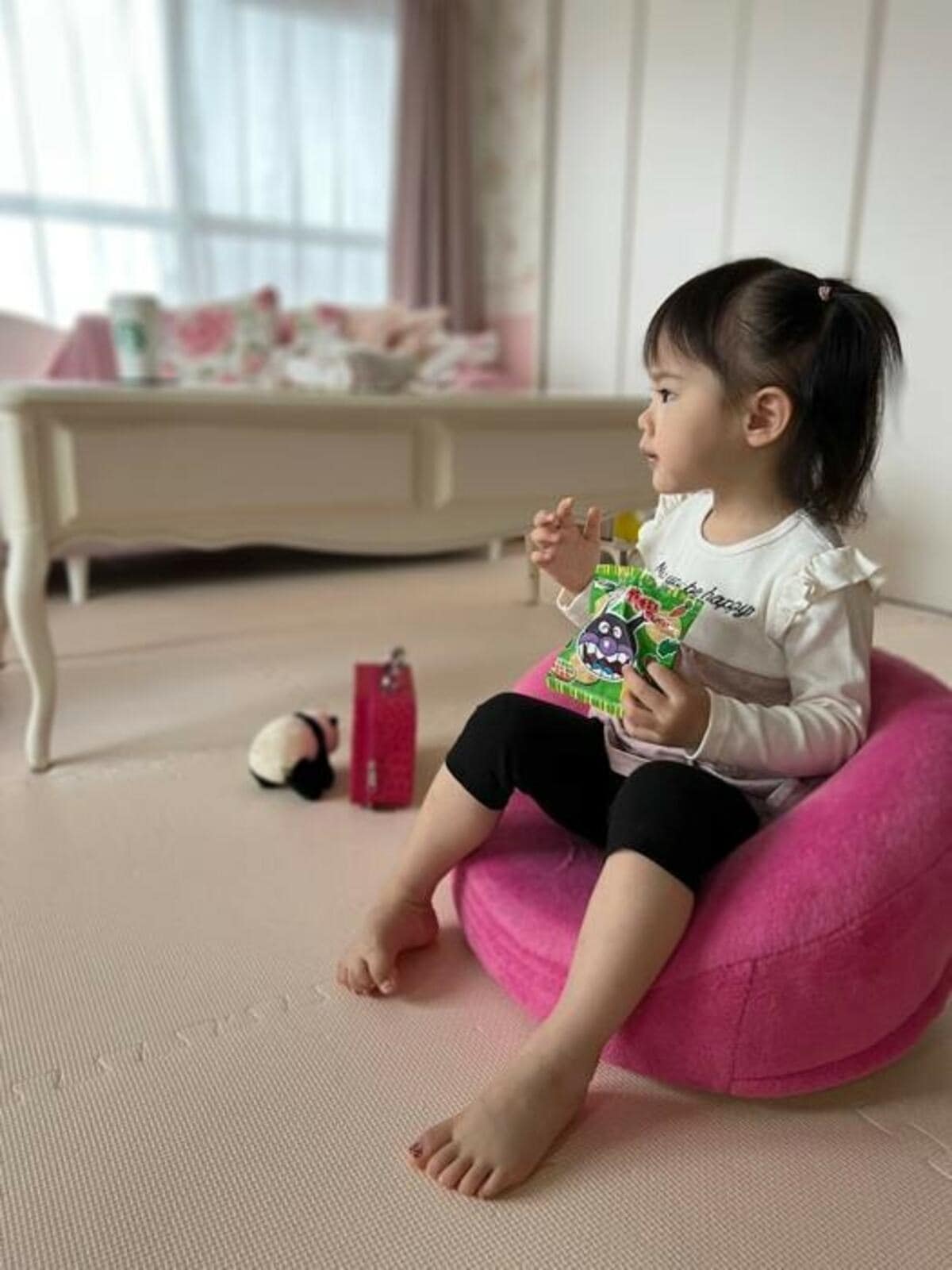 上原さくら、娘が最近よく見せるジェスチャーを紹介「とっても美味しかったようで 」 - Ameba Newsアメーバニュース