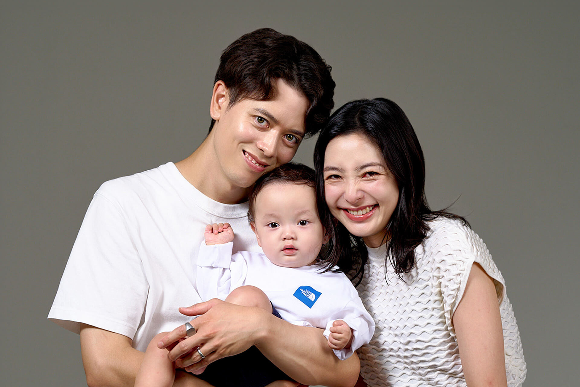 スマホ撮影のコツ 年賀状に差がつく！家族写真は「三角構図」でセンスUPたまひよ