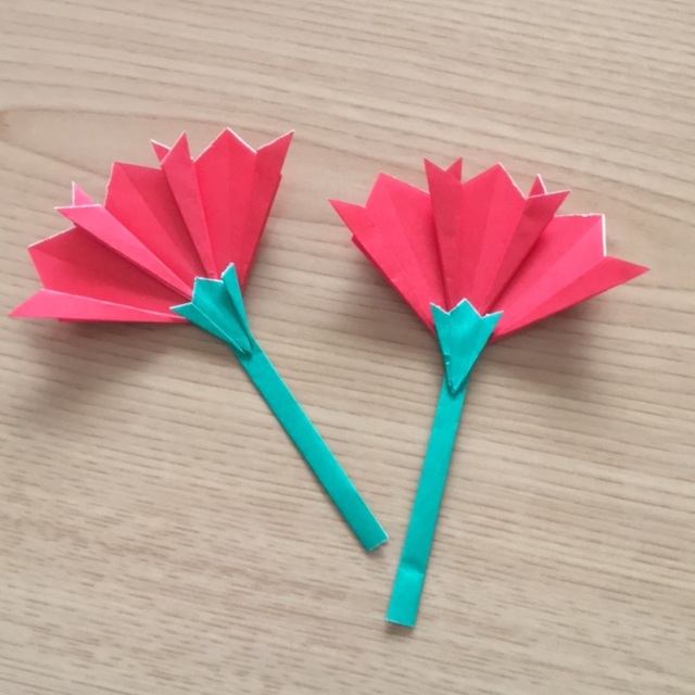 母の日のプレゼントはペーパーフラワーのカーネーションを素敵に手作りしませんか♡