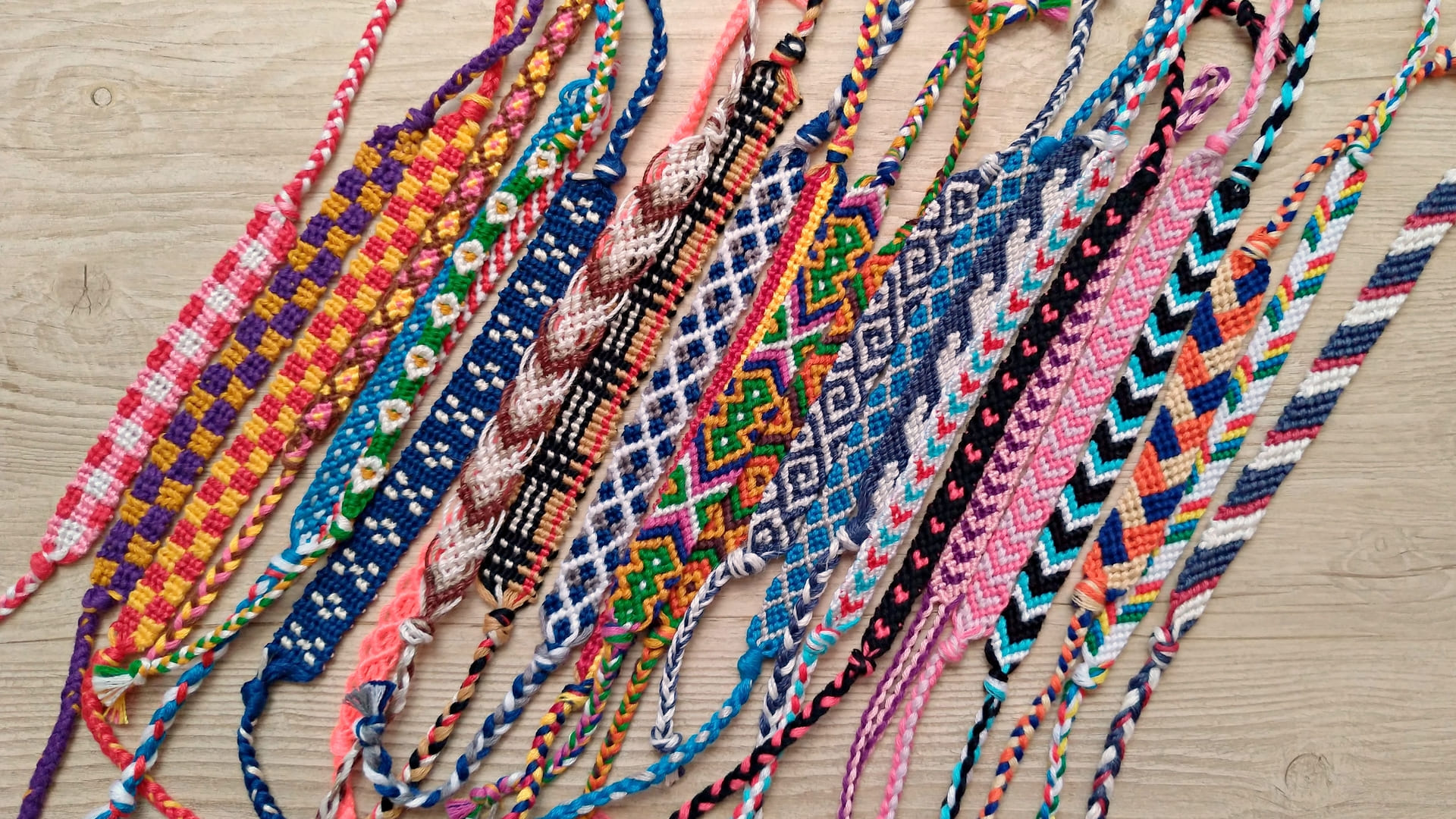 ネーム入りミサンガ・ストラップ