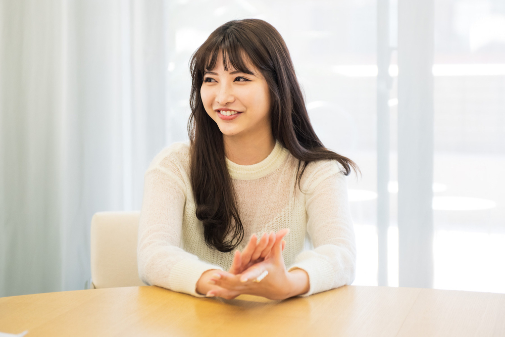 バチェロレッテ・ジャパン』シーズン2カップルに『赤面！一問一答！』尾崎美紀＆佐藤 マクファーレン 優樹がラブラブトーク - YouTube