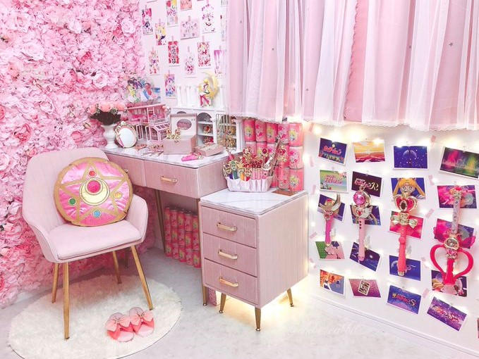 推し活グッズの収納おすすめ25選！LOWYAの棚で見せる＆ニトリ・無印良品で隠す収納術もワタシト