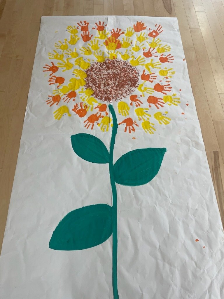 みんなで作る絵の具製作「ひまわり」世界文化ワンダ