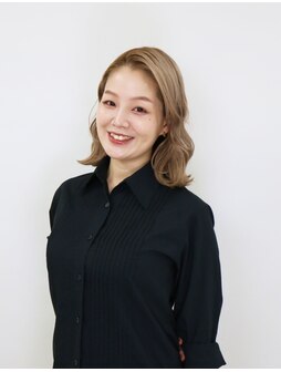 神崎恵”的なるものが苦手な方のために」担当編集者が語る当代きっての美容家の正体 | mi-molletシリーズ<br>神崎恵 