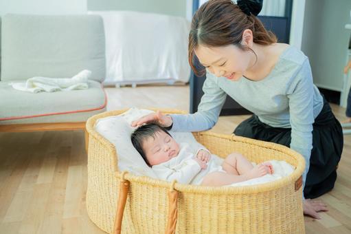 赤ちゃんはいつから笑うの？成長度合いによる笑いの意味と笑わせるコツを解説！comottocomottoコラム - NTTドコモ