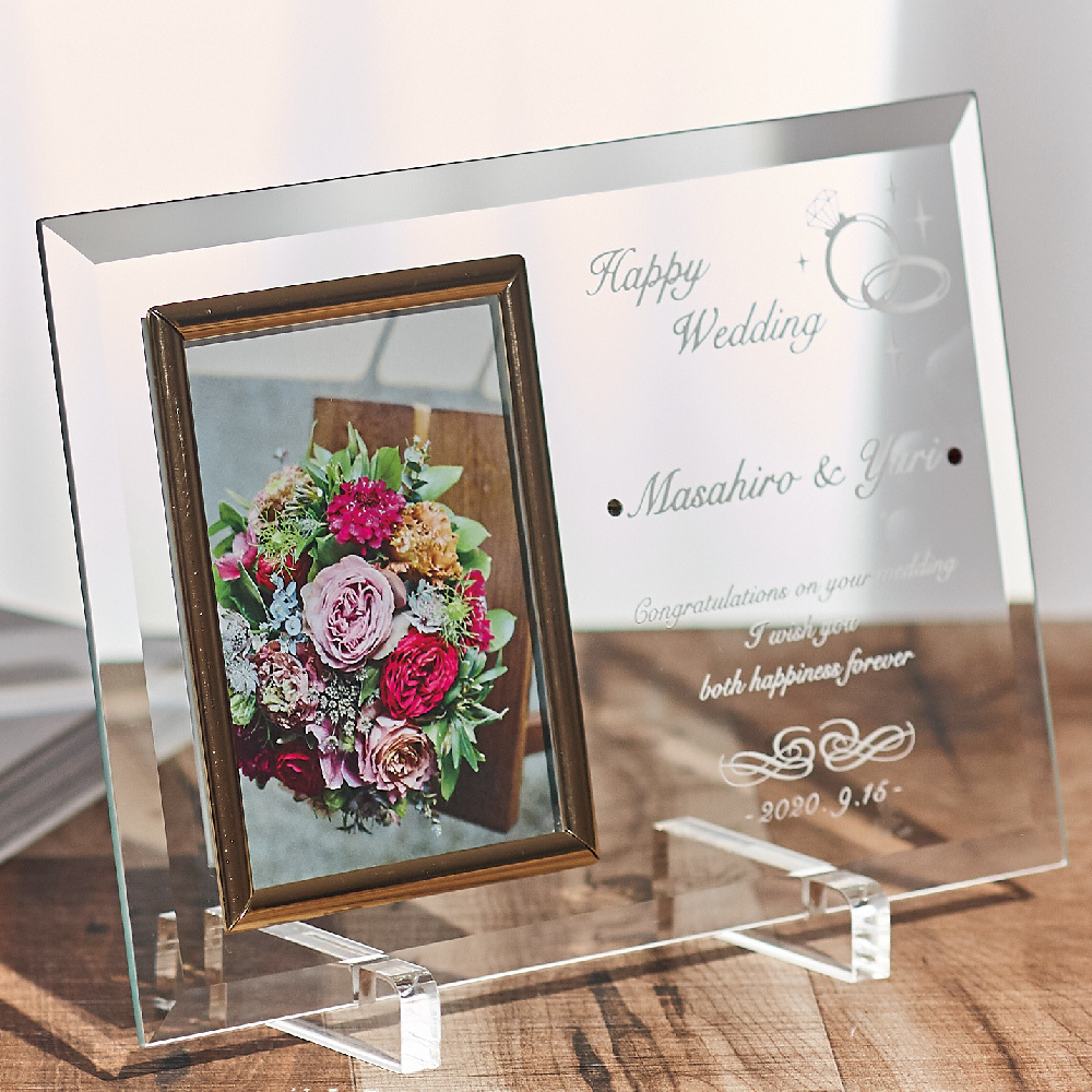 名入れ かわいい 贈り物 ギフト 写真立て 還暦祝い 母親 結婚祝い フォトフレーム 名前入り おしゃれ プリザーブドフラワー お洒落誕生日プレゼント 結婚記念日 銀婚式 文字刻印 お花 周年祝い バラ 開店祝い 両親 贈呈品 結婚式 記念品 贈物 文字入れ ピンクLIFEPLUS