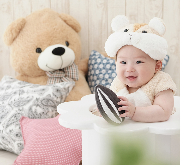 衣装情報は続きを読むから☆黄色いドレスと髪飾りがとてもキュート✨ スタジオアリスにハーフバースデーの記念撮影を撮りに来てくださいました😊ドレスのすそを持ったり、たまごをぎゅっと抱きしめる仕草が愛おしいです💕 ※こちらの動画は2020年4月以前に撮影された