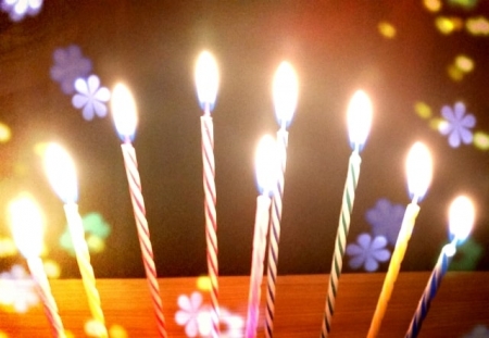 誕生日会のねらいや配慮が必要なポイントは？当日の流れやおすすめの出し物も紹介