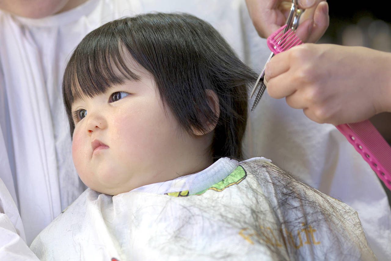 2歳の男の子の髪の毛を切るコツ！髪型を決めるポイントや便利グッズ - teniteo テニテオ