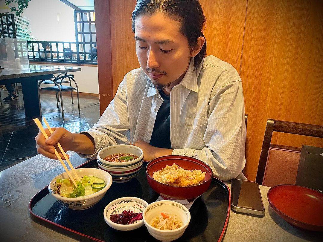 画像 手塚理美と真田広之の子供がイケメンと話題！長男と次男どちらが父似か検証！ – shownewdow