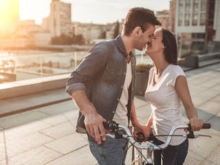 別れ際にキスをする男性心理。帰り際にチューされた時の対処法を紹介！Smartlog