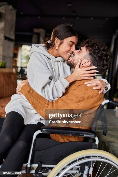 女性を膝の上に乗せる男性心理とは？膝上ハグをしたがる彼氏の本音を紹介Smartlog