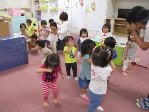 社会福祉法人さいわい会 認定こども園 幸町保育園 » 夏祭り会ごっこ—– 分園0、1歳児