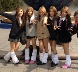 ３２歳・加藤紗里、ギャルっぽい女子高生制服姿に「可愛過ぎる」「平成のＪＫ」と反響！２歳娘のシンママ - スポーツ報知