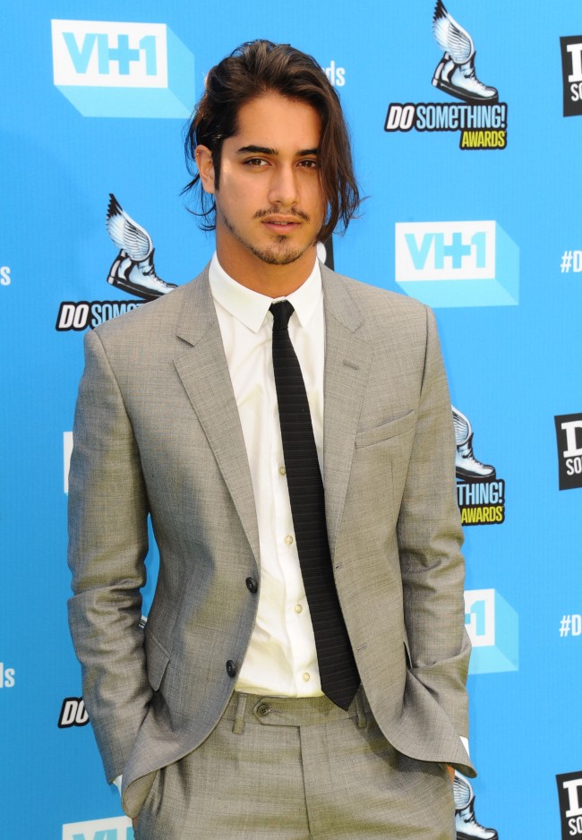 ホールジー、婚約者とのツーショット投稿にセクシーすぎて違法だよ！の声2025年8月10日- エキサイトニュース