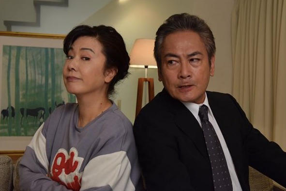 賀来千香子の元旦那は宅麻伸！離婚理由は「8年越しの不倫」だった