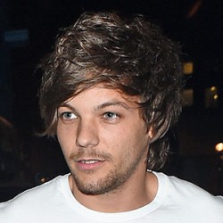 ルイス・トムリンソン、新しいガールフレンドのソフィー・ニヴァンと登場 : r popculturechat