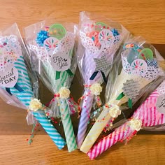 10 件の「先生へのプレゼント卒園アルバム」のアイデアを今すぐ保存先生へのプレゼント、メッセージカード 手作り 幼稚園、カード 手作り など