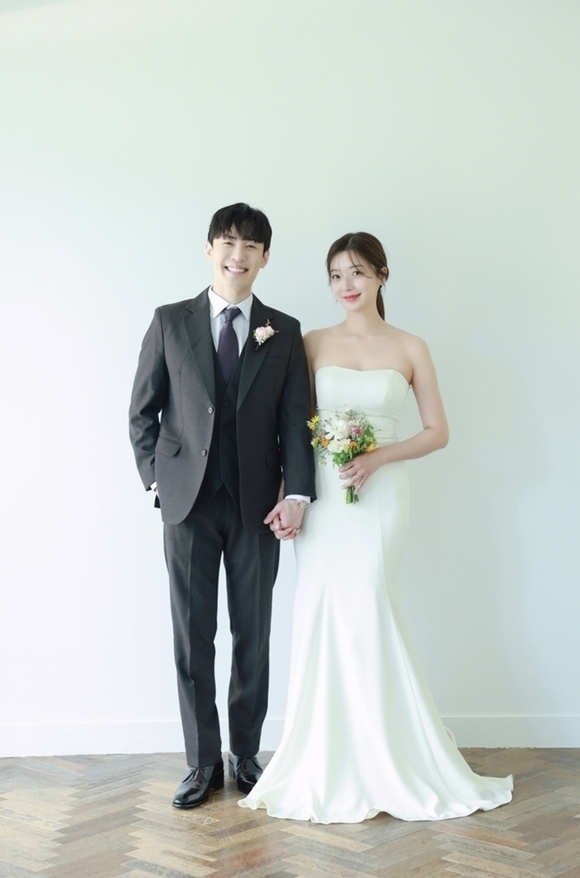 女優チェ・ユンラ、一般男性と11月24日に結婚！挙式は非公開 - Kstyle