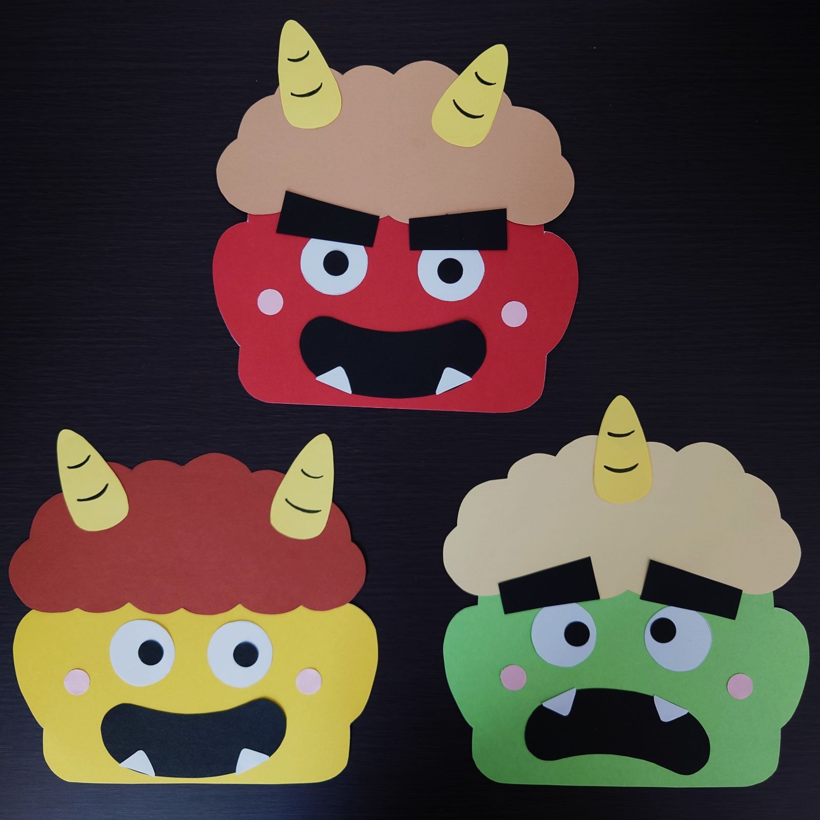 壁面飾り節分 鬼たち 手作り紙工作「鬼」で節分をテーマに飾る2