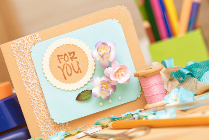 100均DIY 母の日、結婚式、入籍、成人、父の日など贈り物に。１００均素材で作る「両親へ送る子育て感謝状」の作り方 - YouTube