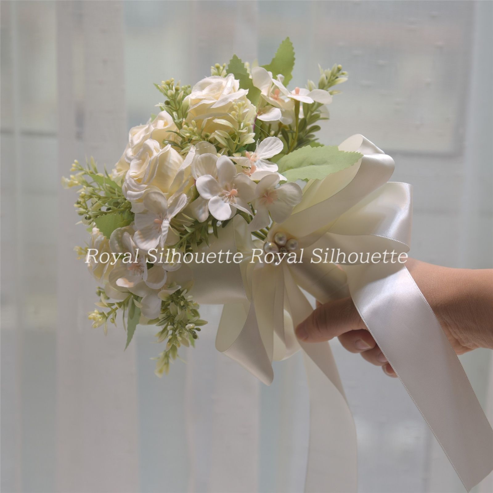 白ブーケ☆ウェディングブーケ☆プリザーブドフラワー - BLESSFLOWER'S GALLERYminne byGMOペパボ国内最大級のハンドメイド・手作り通販サイト