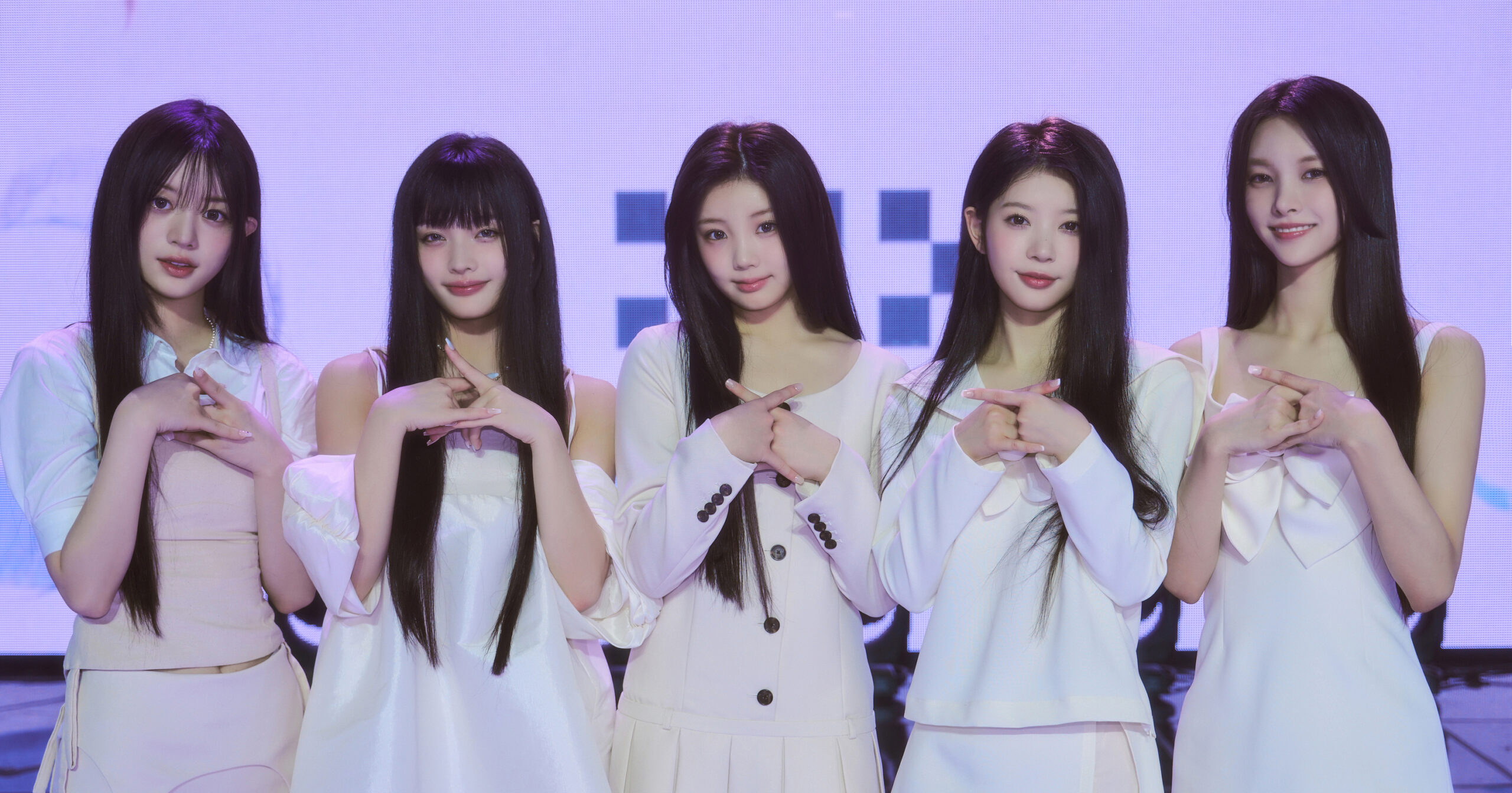 no.699 ♡ ILLIT イロハ 韓国ビーズキーホルダーオーダー アイリット - メルカリ