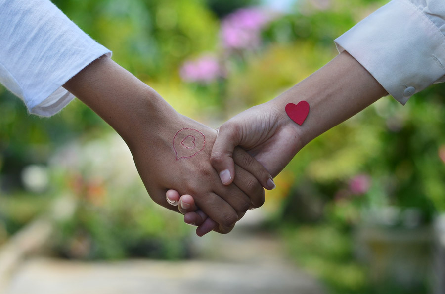 フリー画像素材 手でハートを作る付き合いたてのカップル – フリー素材のAPhoto アフォト