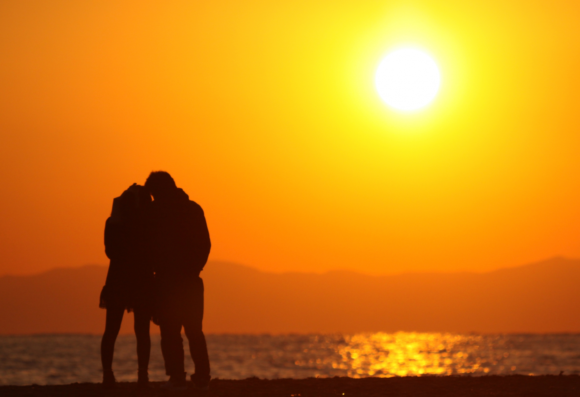 2025年最新・無料 可愛いポーズや流行りのポーズで素敵なカップル写真をGET♡