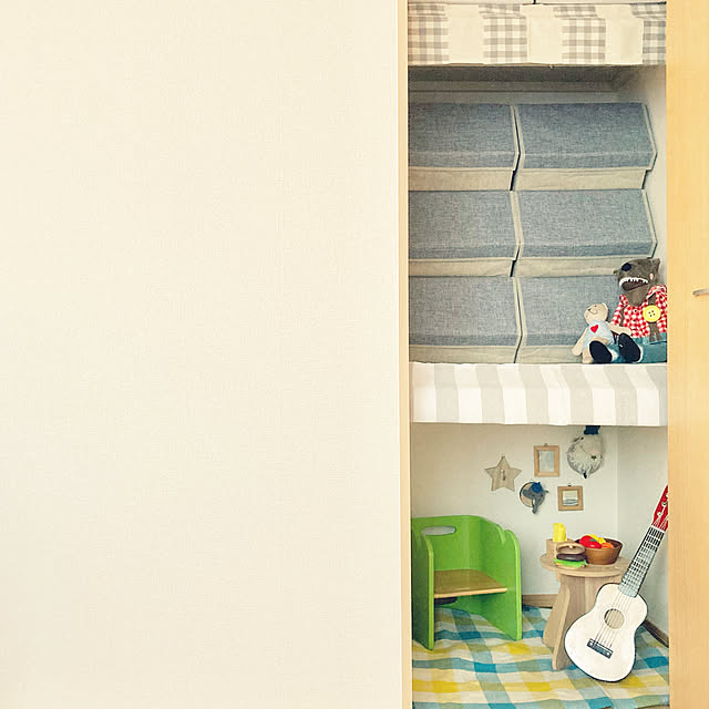 クローゼットも遊び場と化す、ロフト付のかわいらしい子供部屋-fevecasa フェブカーサ