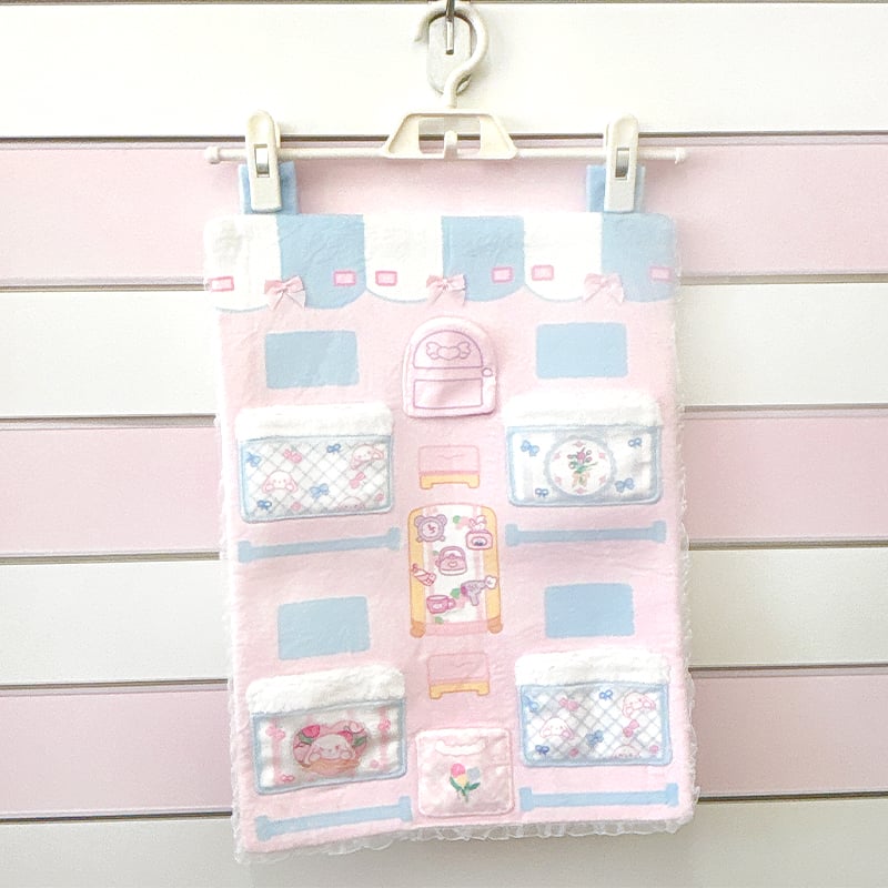 ぬいぐるみ 収納 ウォールポケット 通販 吊り下げ収納 コレクションケース 見せる収納 ケース 透明 壁掛け ドア 大容量 省スペース 防塵 防湿ダブルファスナー ハンガーフック おもちゃ 雑貨 フィギュア コレクション 推し活 小物 おしゃれ シンプル:BACKYARD FAMILY通販