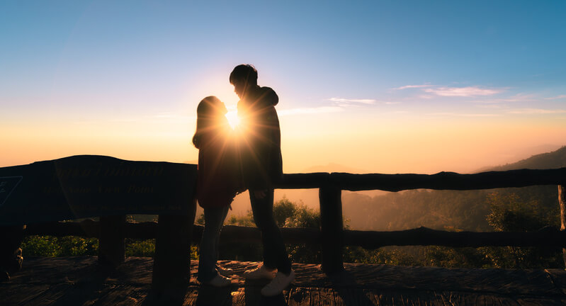 ツインレイが既婚者だった場合の理由とは？ツインレイ既婚者の特徴や統合へのヒント│恋愛サプリ