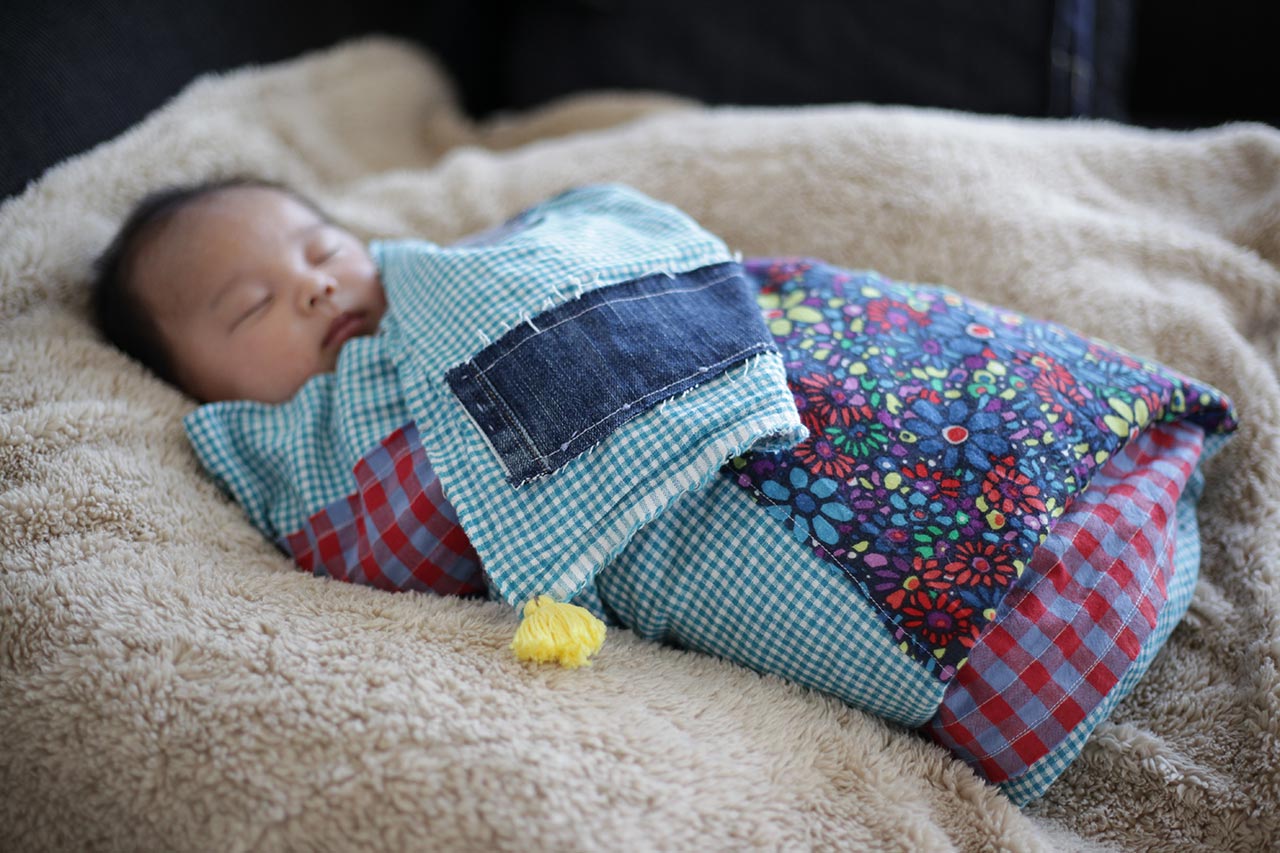 楽天市場カット済 刺繍風フラワー 国産おくるみ カット済 ベビー 手作り キット 初心者 おくるみ 手作りキット 春 退院 かわいい 赤ちゃんガーゼ 簡単 手芸キット 3重ガーゼ 5重ガーゼ 手縫い 新生児 シンプル フード ハンドメイド ベビーグッズ ダブルガーゼ