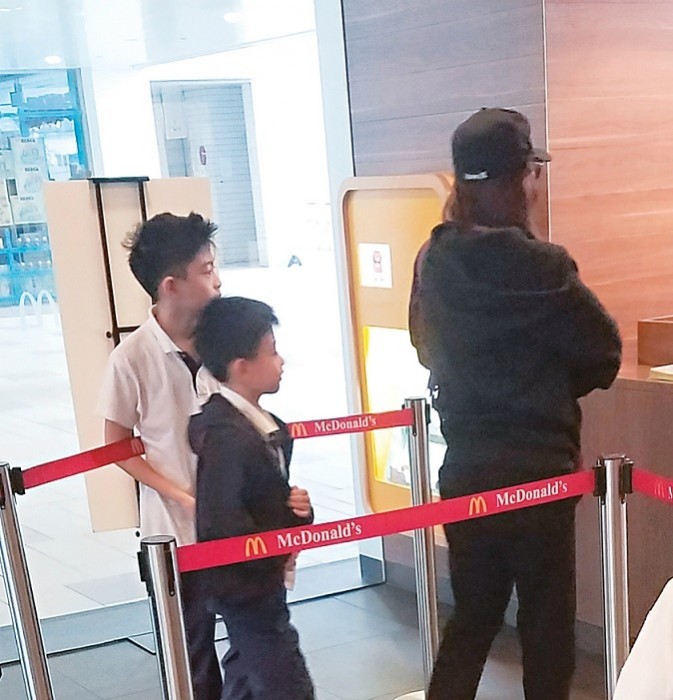 セシリア・チャン長男が10歳の誕生日、父親ニコラス・ツェーは「子供そっちのけで恋愛中」と批判も―香港