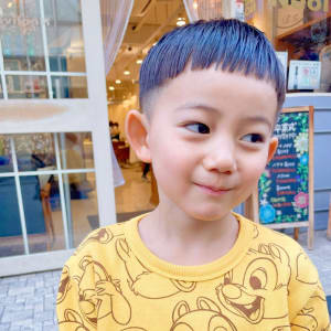 Kid's cut✂︎ 男の子のパッツン、可愛かったです👦🏻♡ . ご予約はお電話・DMから受付けております。お気軽にお問い合わせ下さい📍 .高知美容院 高知美容室 高知ヘアサロン 室戸 室戸岬 室戸美容室 室戸移住 キッズヘア キッズカット男の子 キッズカット こぼちゃん