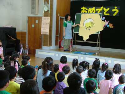 こんにちは☀️西川口園です🧸🎀 先日、お誕生日会がありました🍰 乳児クラス向けの出し物を紹介します‼︎子どもたちが大好きな、あのおばけ、、、❗️夢中になって見ていました‼︎クマさん保育所保育園保育士さんと繋がりたい誕生日会 出し物手作り子ども