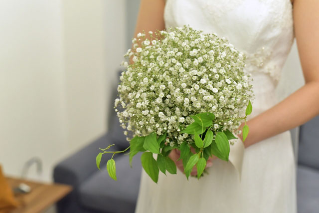 白だけじゃない♡可愛すぎるカラフルかすみ草アイディア12選ウェディングニュース