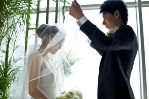 結婚式の「誓いのキス」をベストショットに！絵になるキスの仕方、恥ずかしがりやのためのキスアイデア今どきウェディングの最新情報と結婚準備完全